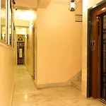 Golden Plaza Guest House