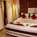 Golden Plaza Guest House